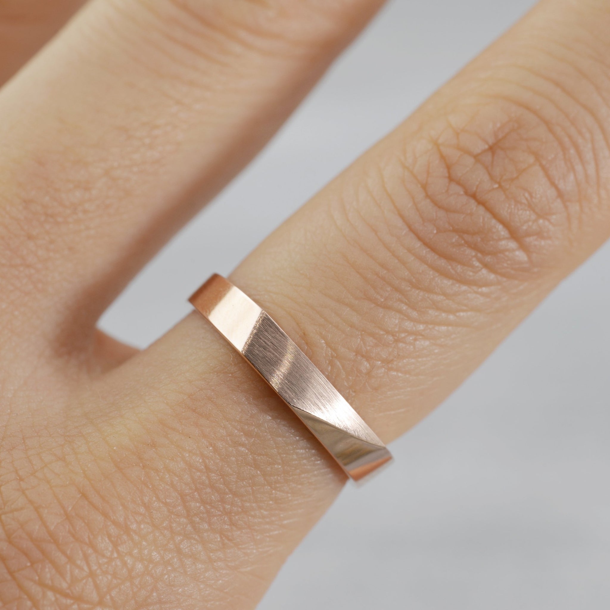 Edgy band Ring (3.5mm) - 14K/ 18K Gold