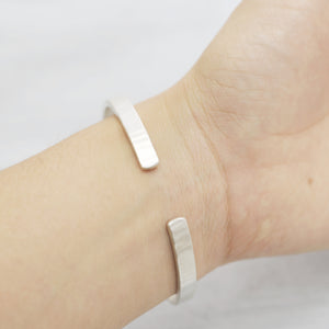 Vertical hammered cuff Bracelet (5mm/8mm/10mm) - Pure silver