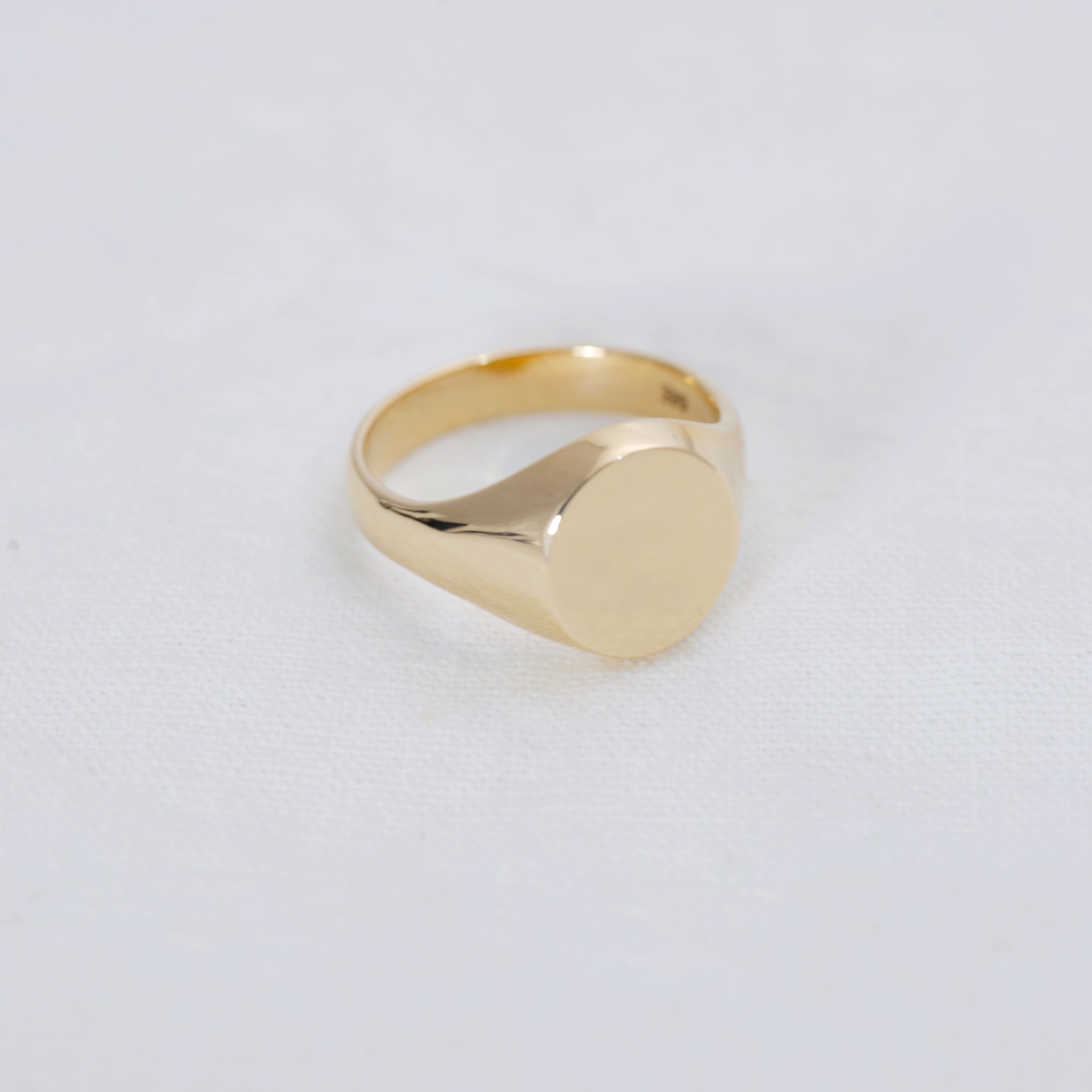 Oval signet Ring (small) - 14K/ 18K Gold