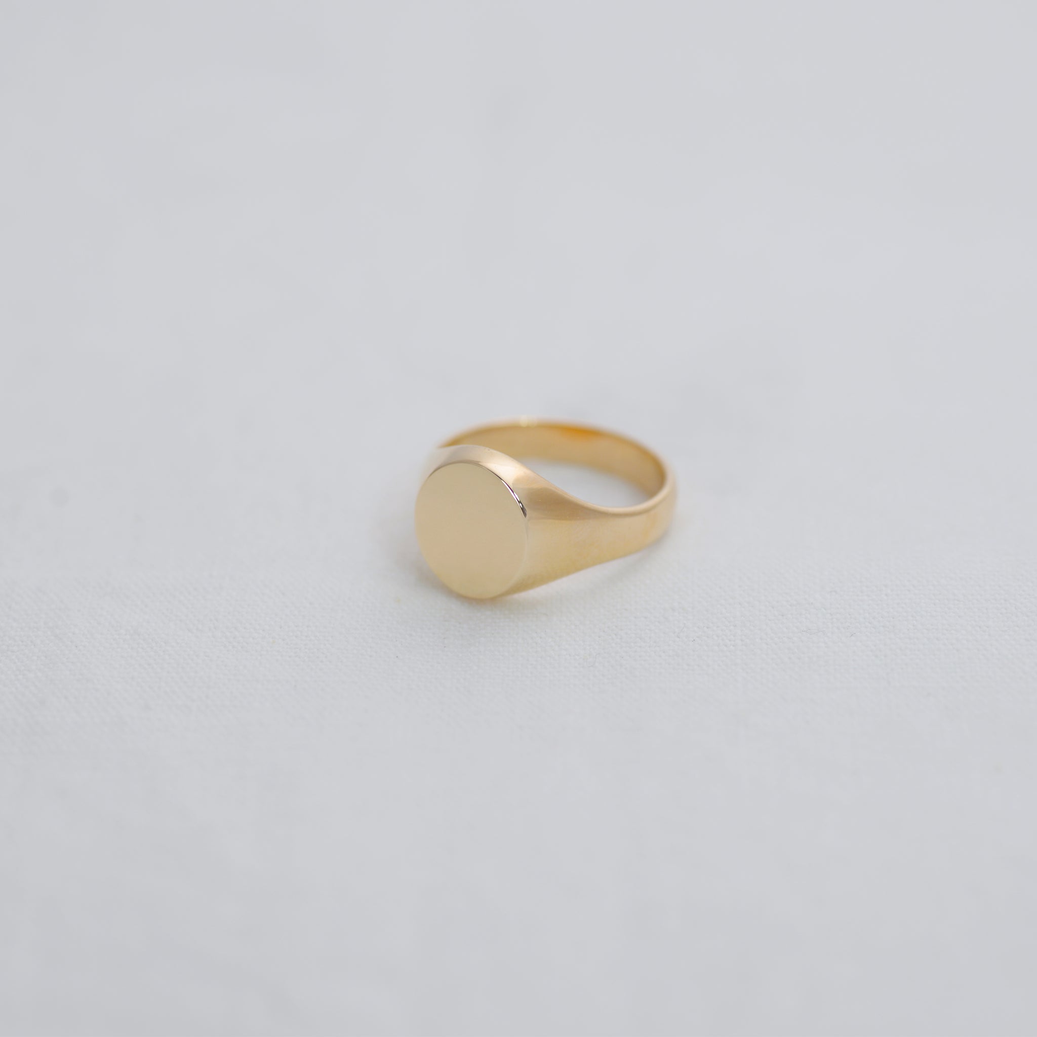 Oval signet Ring (small) - 14K/ 18K Gold