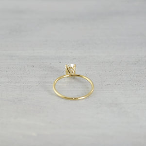 Oval solitaire venus Ring (6x8mm/ medium) - 14K/ 18K Gold